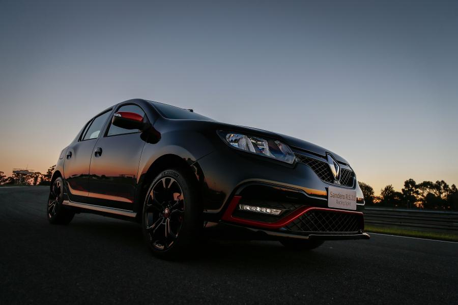  Renault Sandero R.S. 2.0 Racing Spirit 2017 года  (фото 13 из 30)